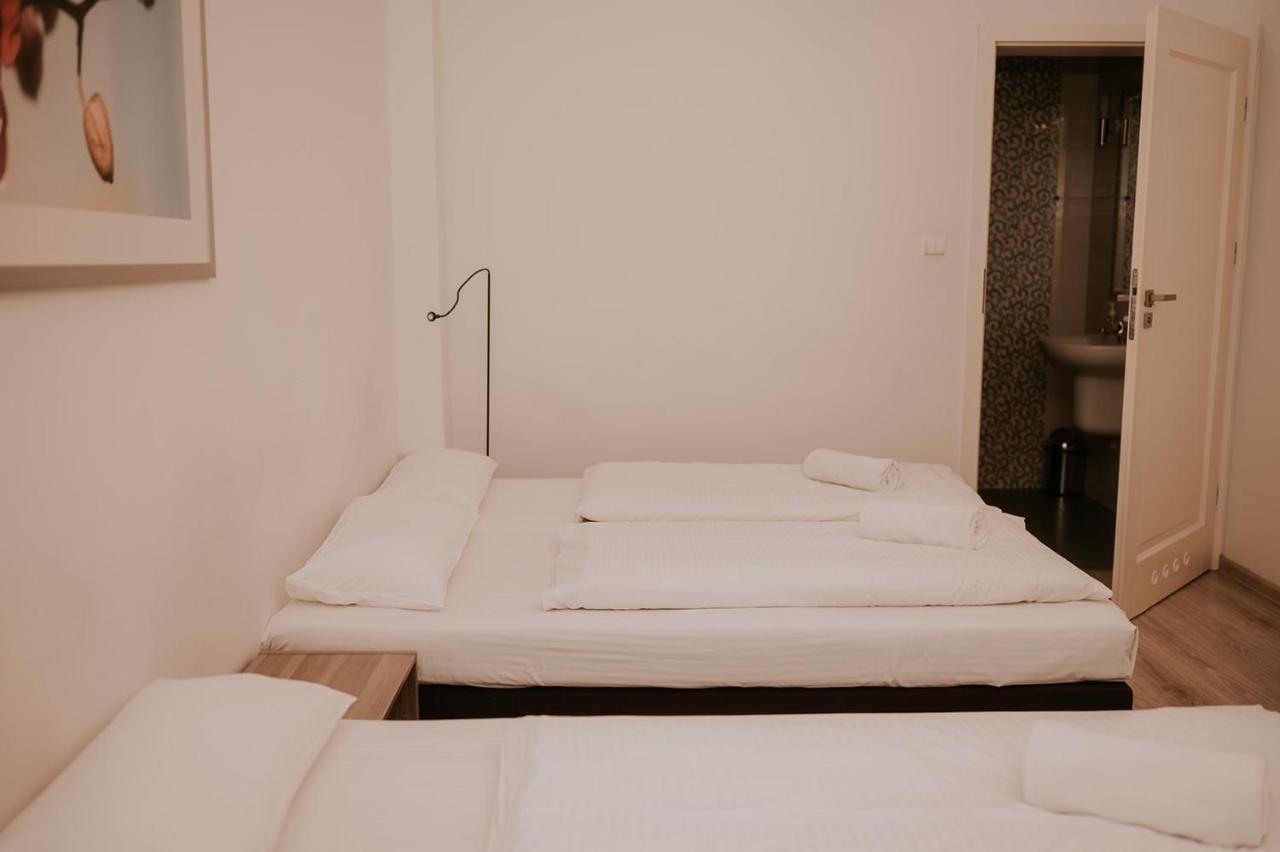 Hotel Garden โอเลสนิกา ภายนอก รูปภาพ