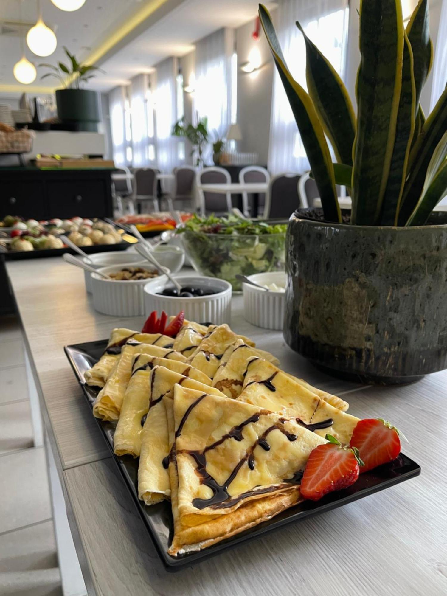 Hotel Garden โอเลสนิกา ภายนอก รูปภาพ