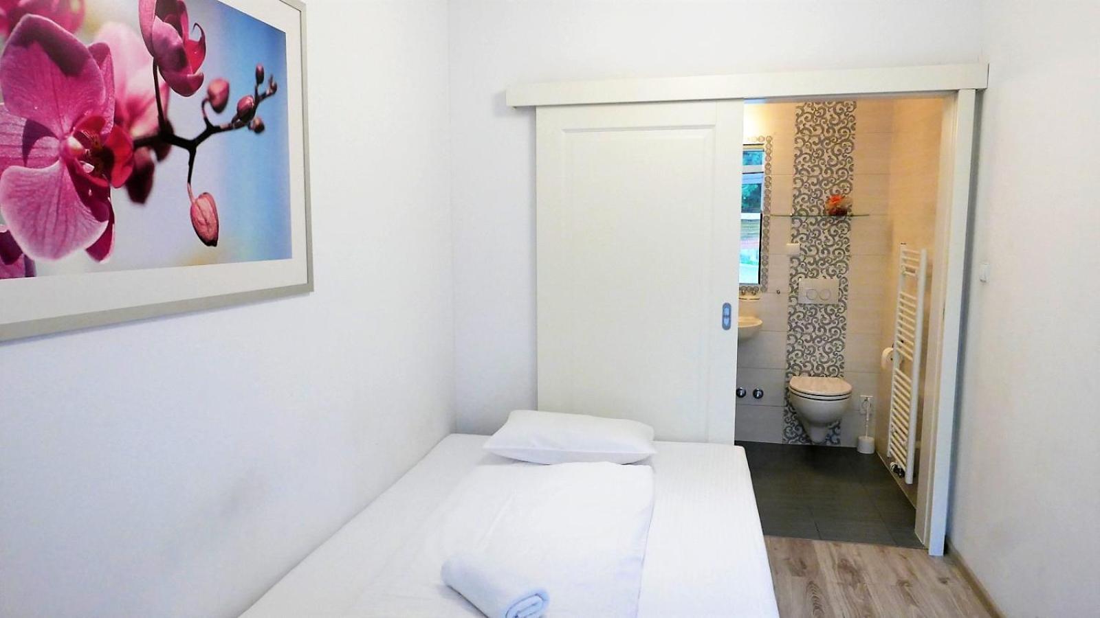Hotel Garden โอเลสนิกา ภายนอก รูปภาพ